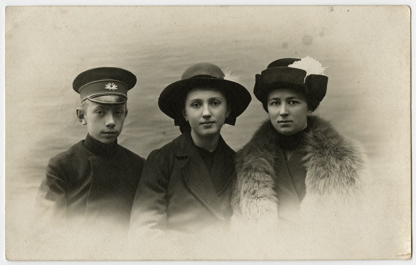 Nežinomas autorius, Pranas Hiksa, Alina Hiksaitė, Ona Jakubauskaitė-Zubovienė