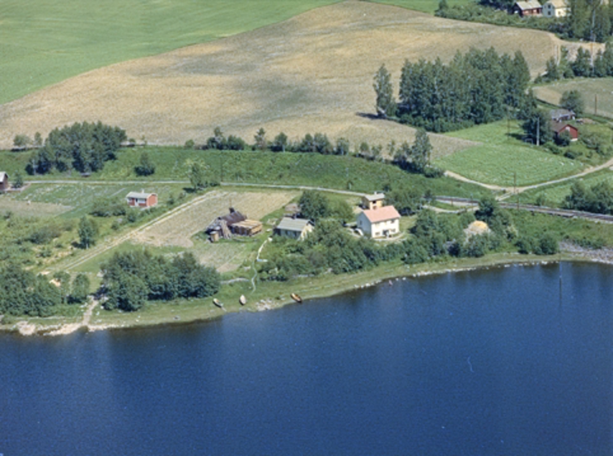 Widerøes Flyveselskap A/S, Flyfoto av Strandvik, Jessnes, Ringsaker.