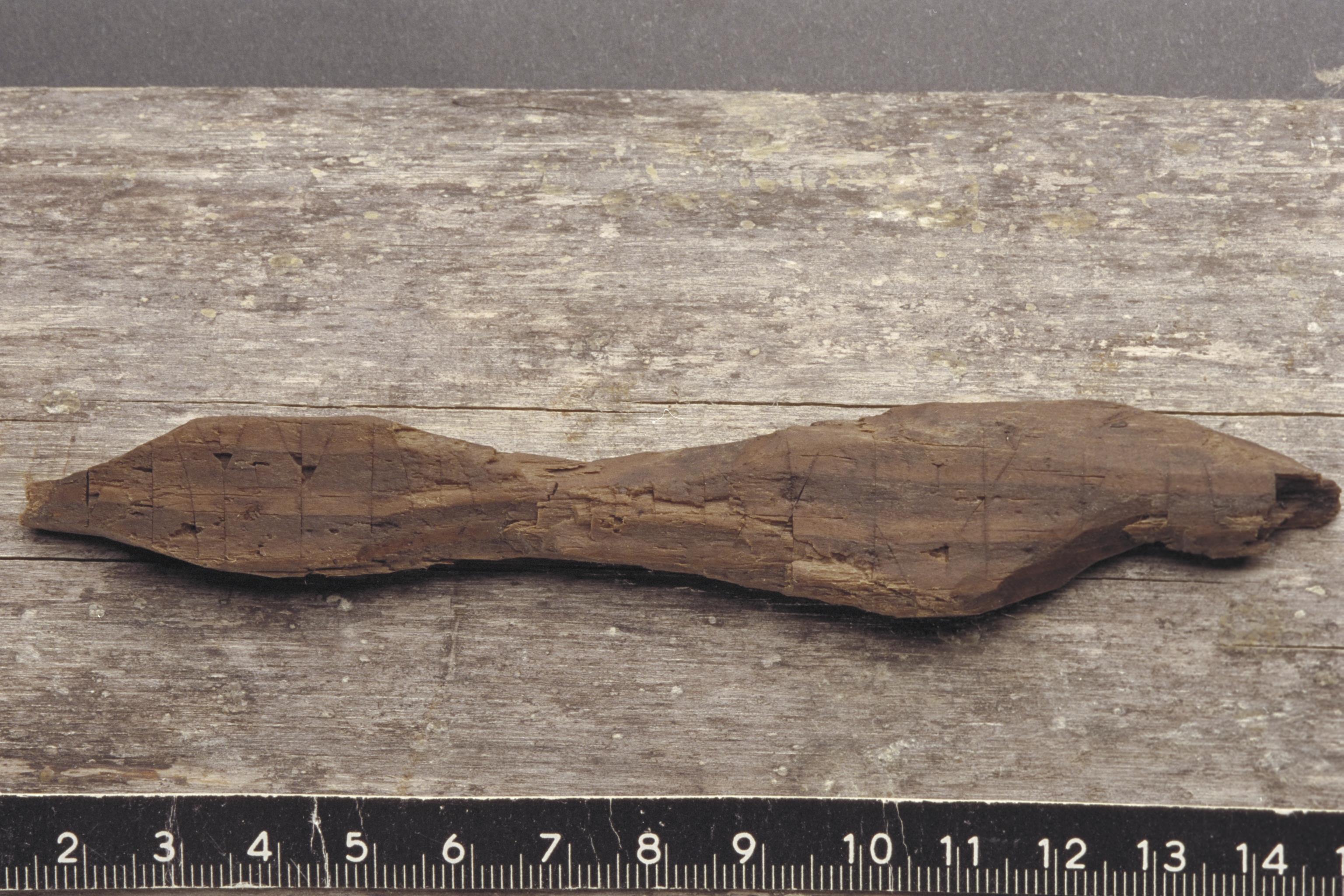 Bengt A Lundberg, SL0099 Träpinne med runor