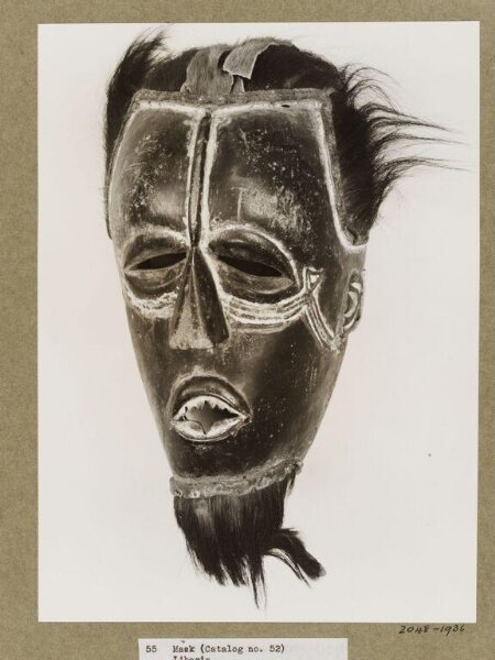 Walker Evans, Mask with monkey hair, Liberia