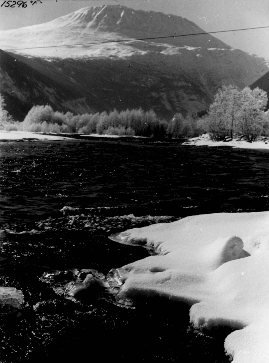 Anders Beer Wilse, Snøsmelting ved Gaustatoppen.