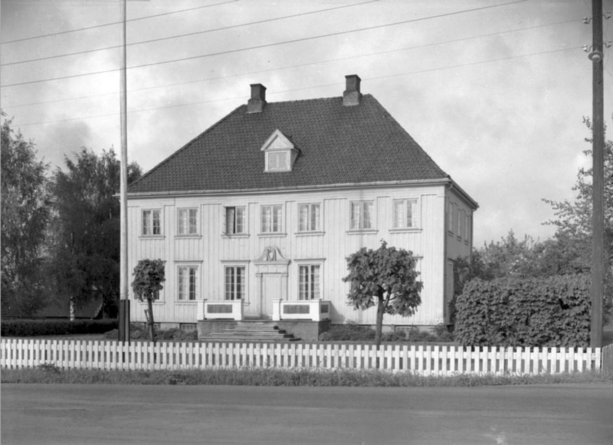 Anno Domkirkeodden, EKSTERIØR: SOLE,