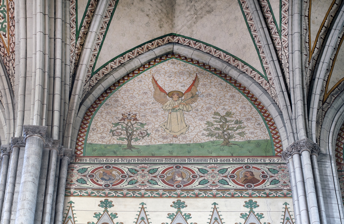Olle Norling, Ängel. Norra korsarmen (travé 38), västra väggen, Uppsala domkyrka, Uppsala 2013