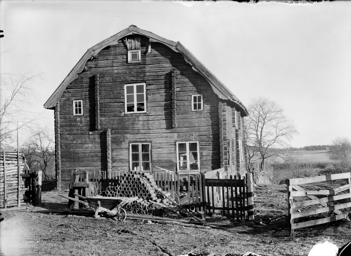 Paul Sandberg, Anders-Pehrsgårdens mangårdsbyggnad under restaurering, Fröslunda, Altuna socken, Uppland 1939