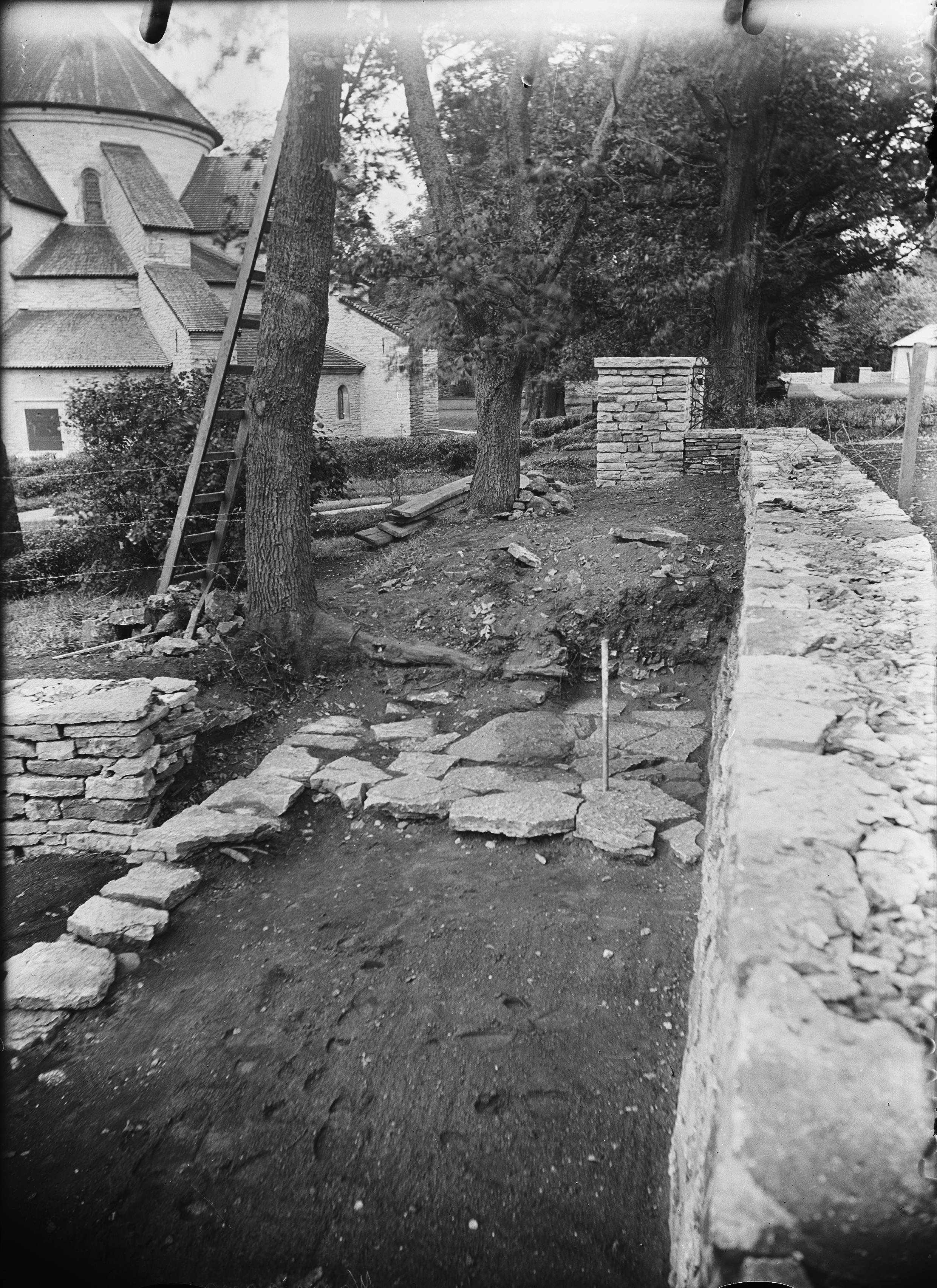 Axel Forssén, Varnhems klosterruin