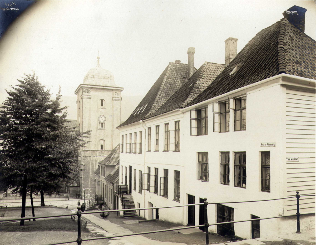 Anders Beer Wilse, Nordnes med Nykirken, Bergen, Hordaland. Fotografet 1912.