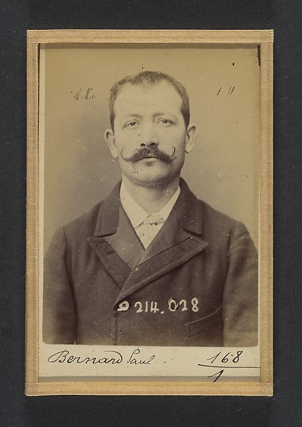 Alphonse Bertillon, Bernard. Paul, Auguste. 32 ans, né à Crest (Drôme). Employé. Excitation au meurtre, anarchiste. 11/2/94.
