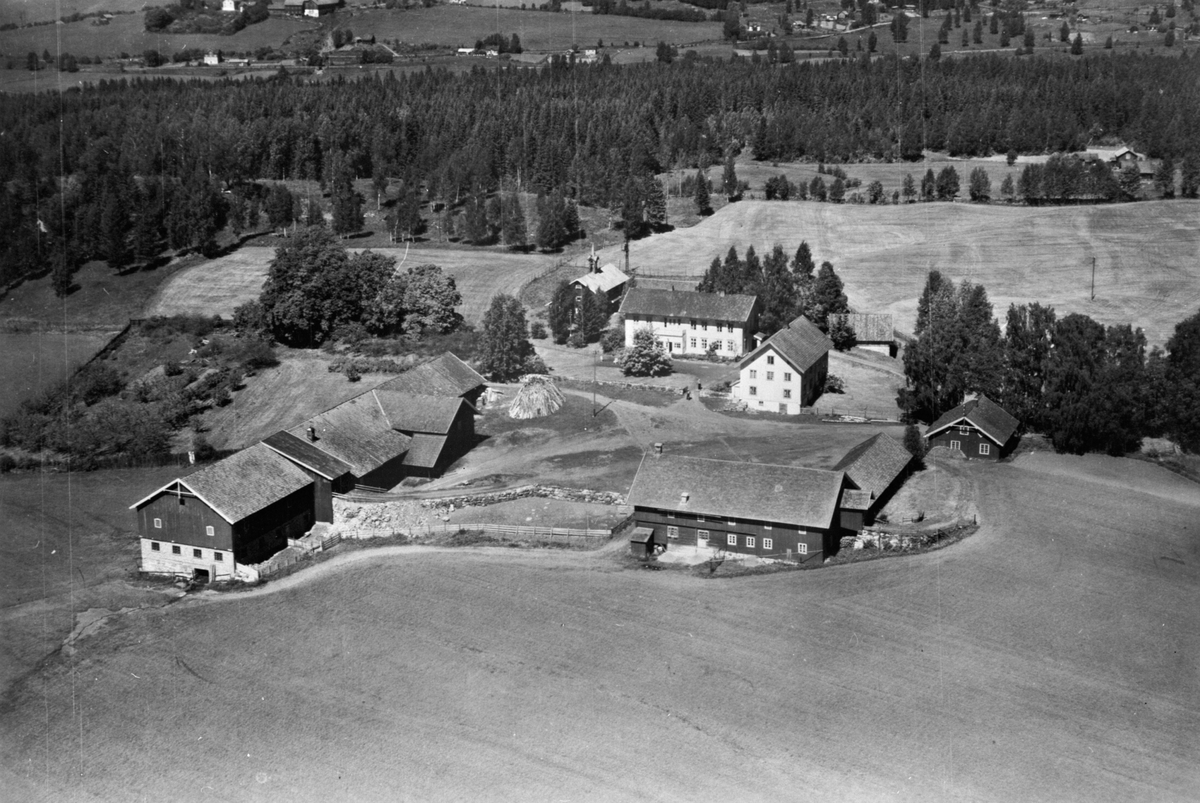 Anno Domkirkeodden, Flyfoto av Ulven gard, Brøttum, Ringsaker.
