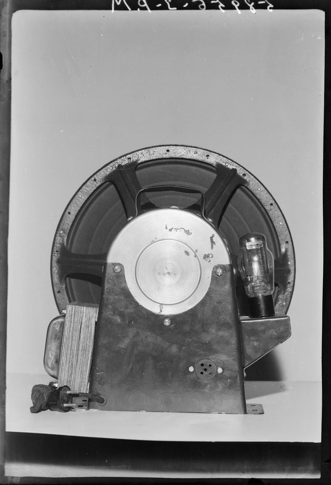 Desconegut, [Speaker]
