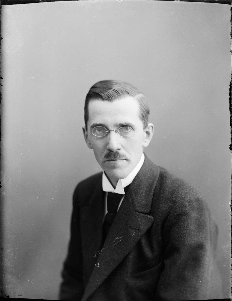 Skötsner-Edhlund, Ateljéporträtt - man, Östhammar, Uppland