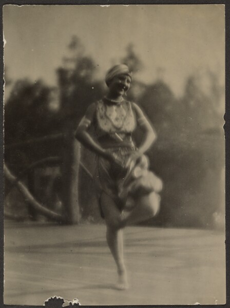 Louis Fleckenstein, [Dancer Outside]