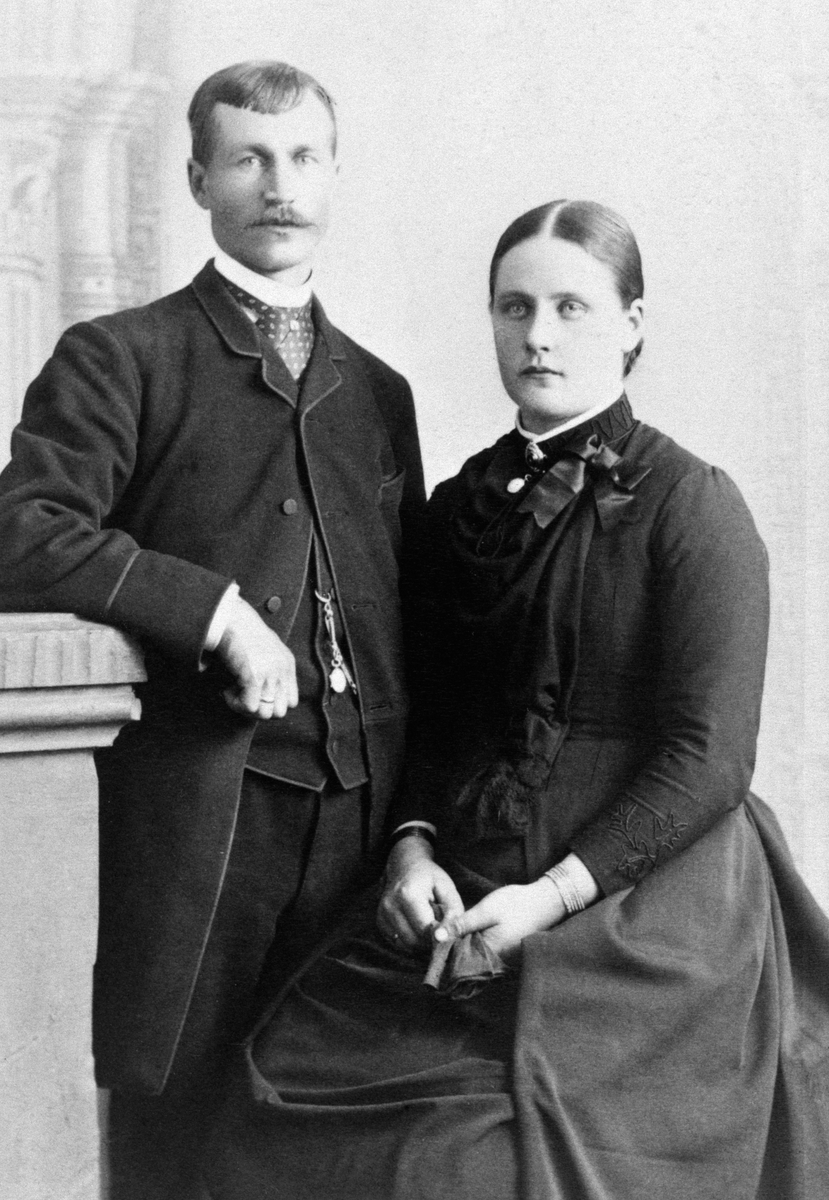 Anno Domkirkeodden, LÆRER HERR OG FRU BJØRNERUD. Lærer Ludvig Bjørnrud/Bjørnerud (1861-1904) og hustru.