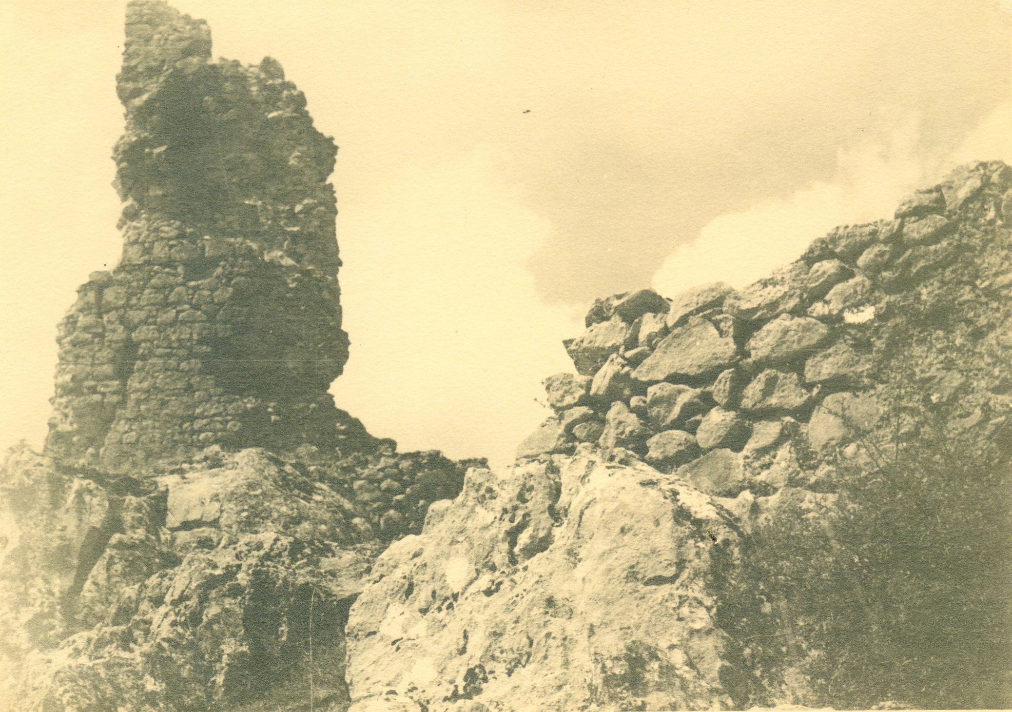 Većeslav Henneberg, Bilaj - Grad srednjovjekovni, ruševine glavne kule