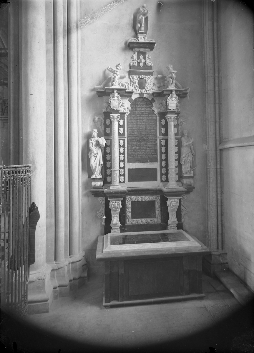 Henri Osti's Fotografiateliér, Gravmonument i Carl Banérs gravkor, Uppsala domkyrka, Uppsala 1891