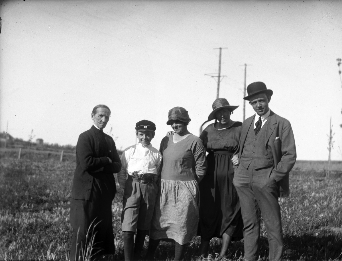 Carl Liljefors, Erik och Sigrid Widerbäck med flera, sannolikt Uppsala