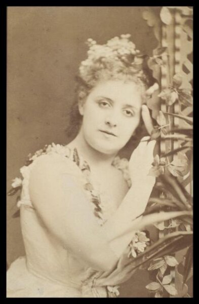 London Stereoscopic and Photographic Company, Guy Little Theatrical Photograph