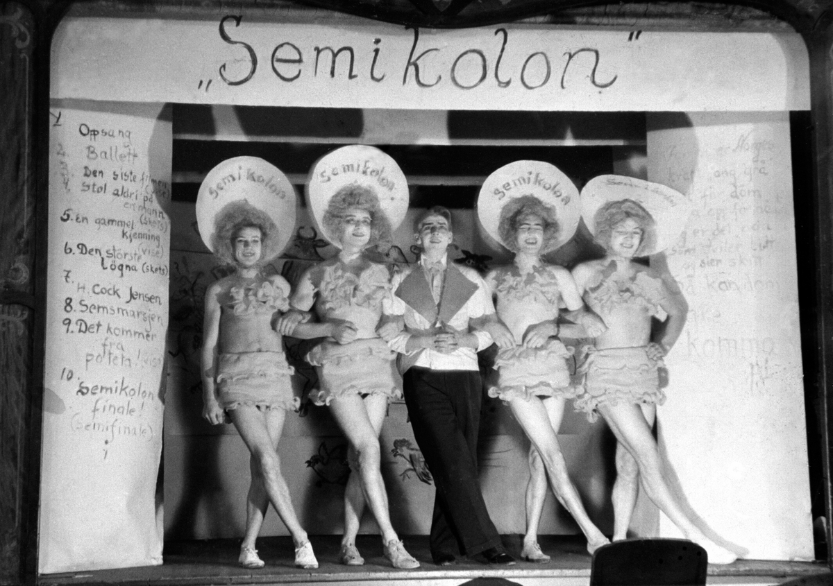 Anno Domkirkeodden, Sem småbrukerlærerskole, revyen "Semikolon". Alf Prøysen i midten.