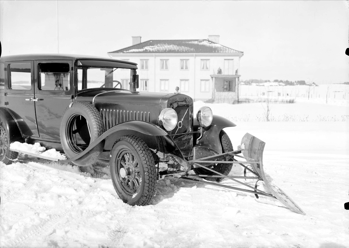 Paul Sandberg, Volvo PV 652 med snöplog vid Institutet för högspänningsforskning, Husbyborg, Uppsala 1937