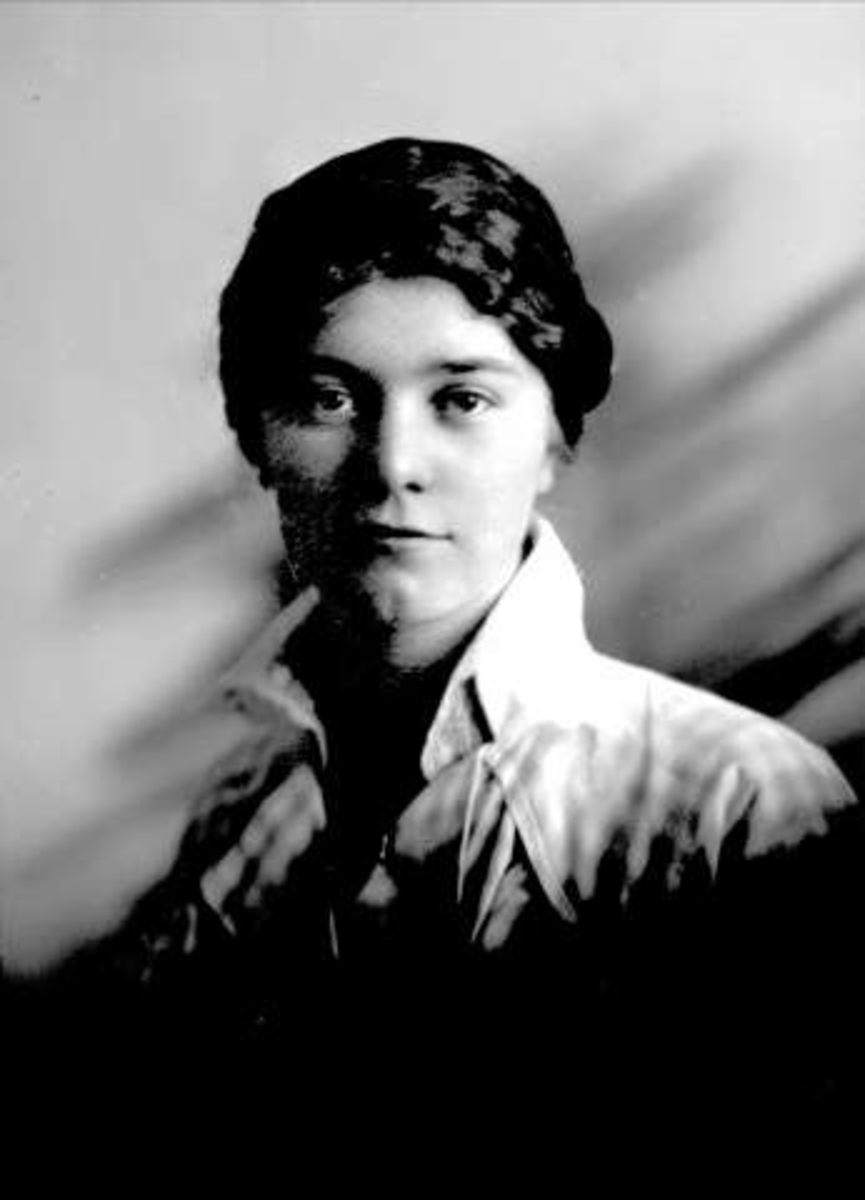 Gustav Borgen, Portrett, kvinne i lys drakt. Frøken Rikke Fürst.