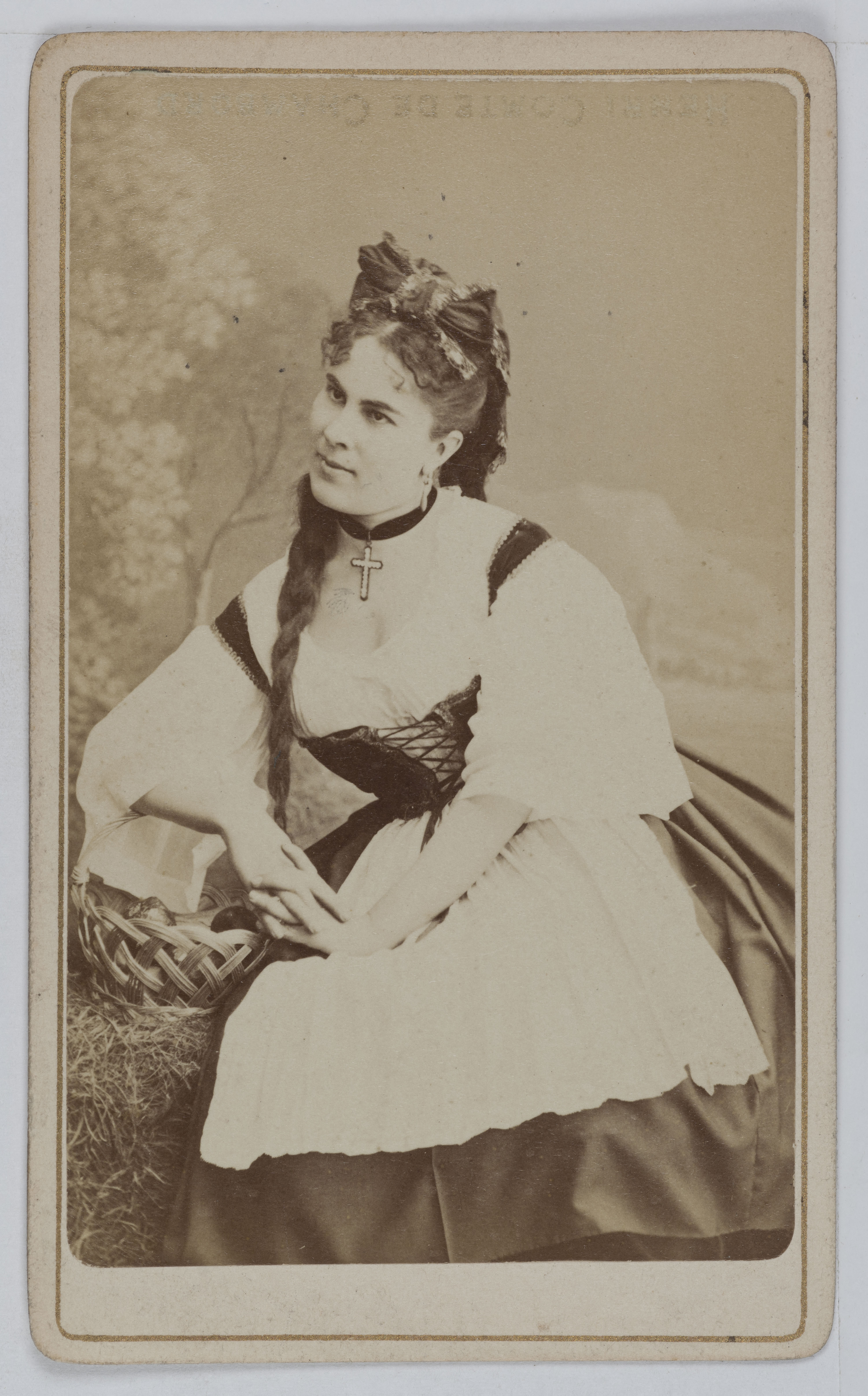 Bacard Fils, Portrait de Reju, actrice.