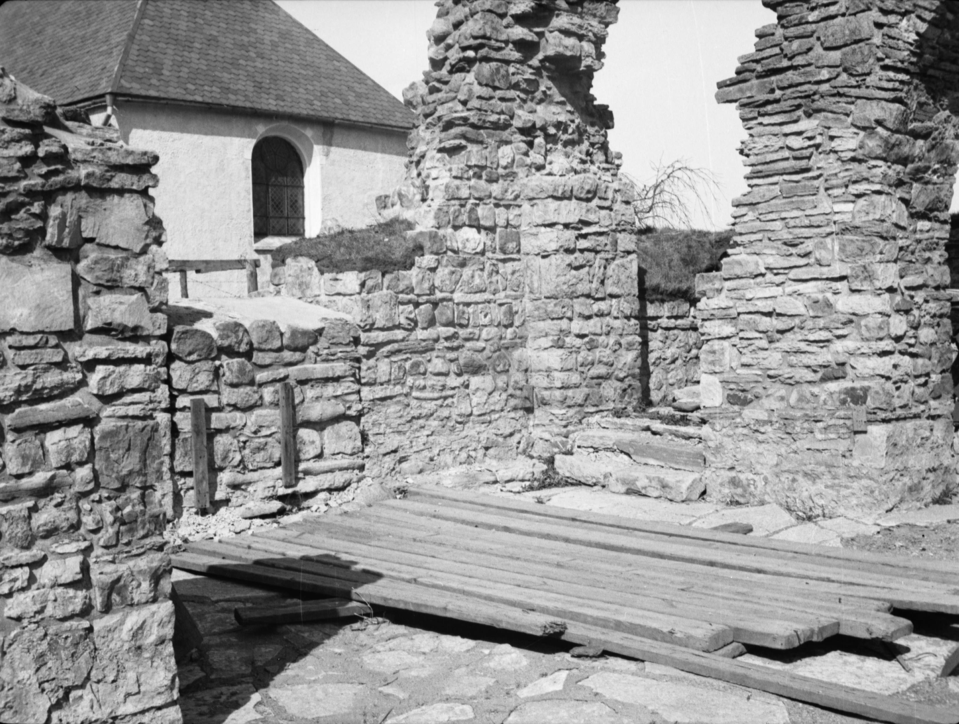 Erik Lundberg, Gudhems klosterruin