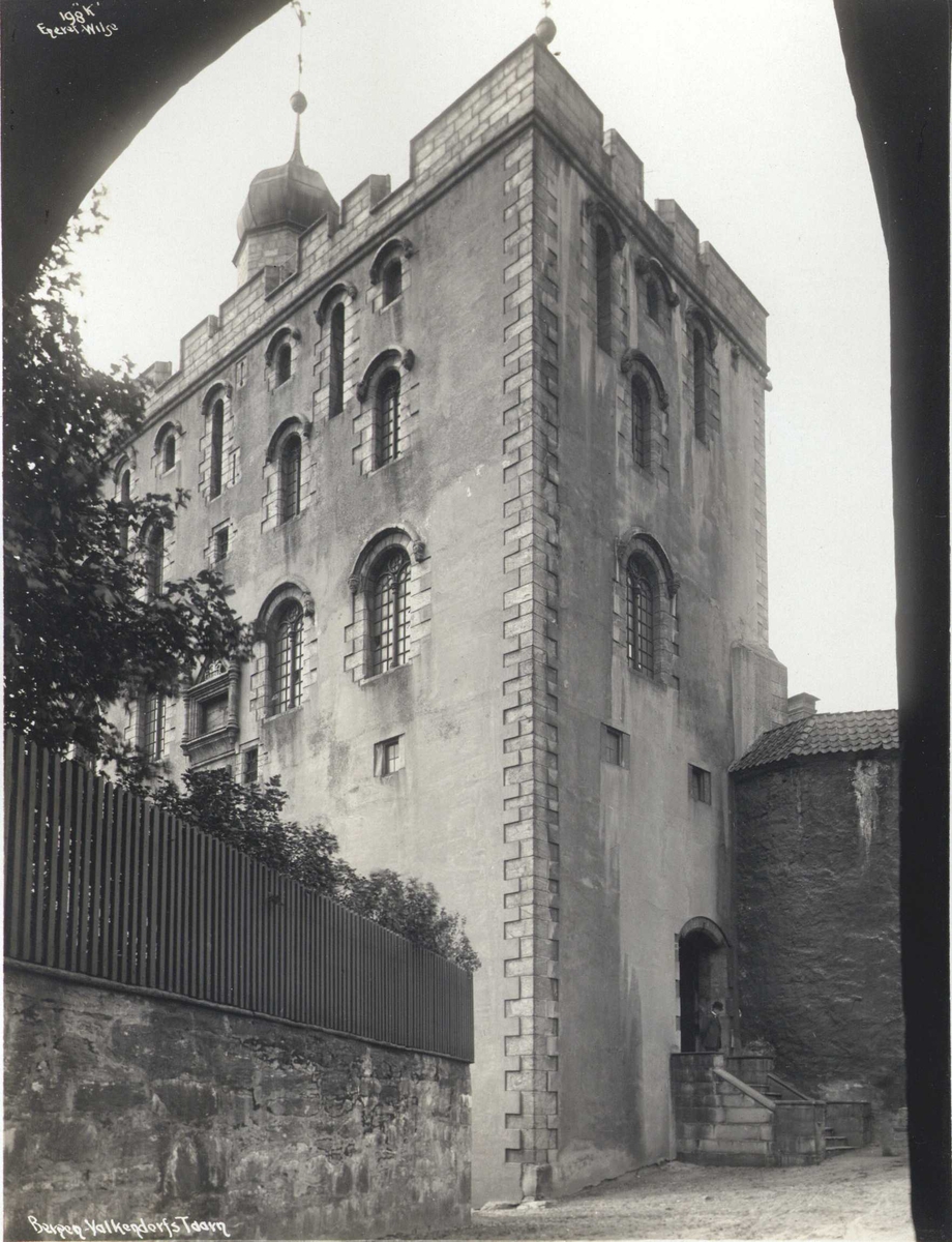 Anders Beer Wilse, Valkendorfs Tårn, Bergen, Hordaland. Fotografert 1912.