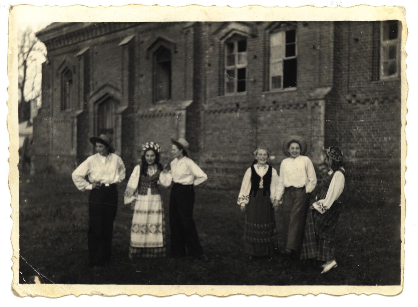 Nežinomas fotografas, Raudondvario moksleivių tautinių šokių kolektyvas