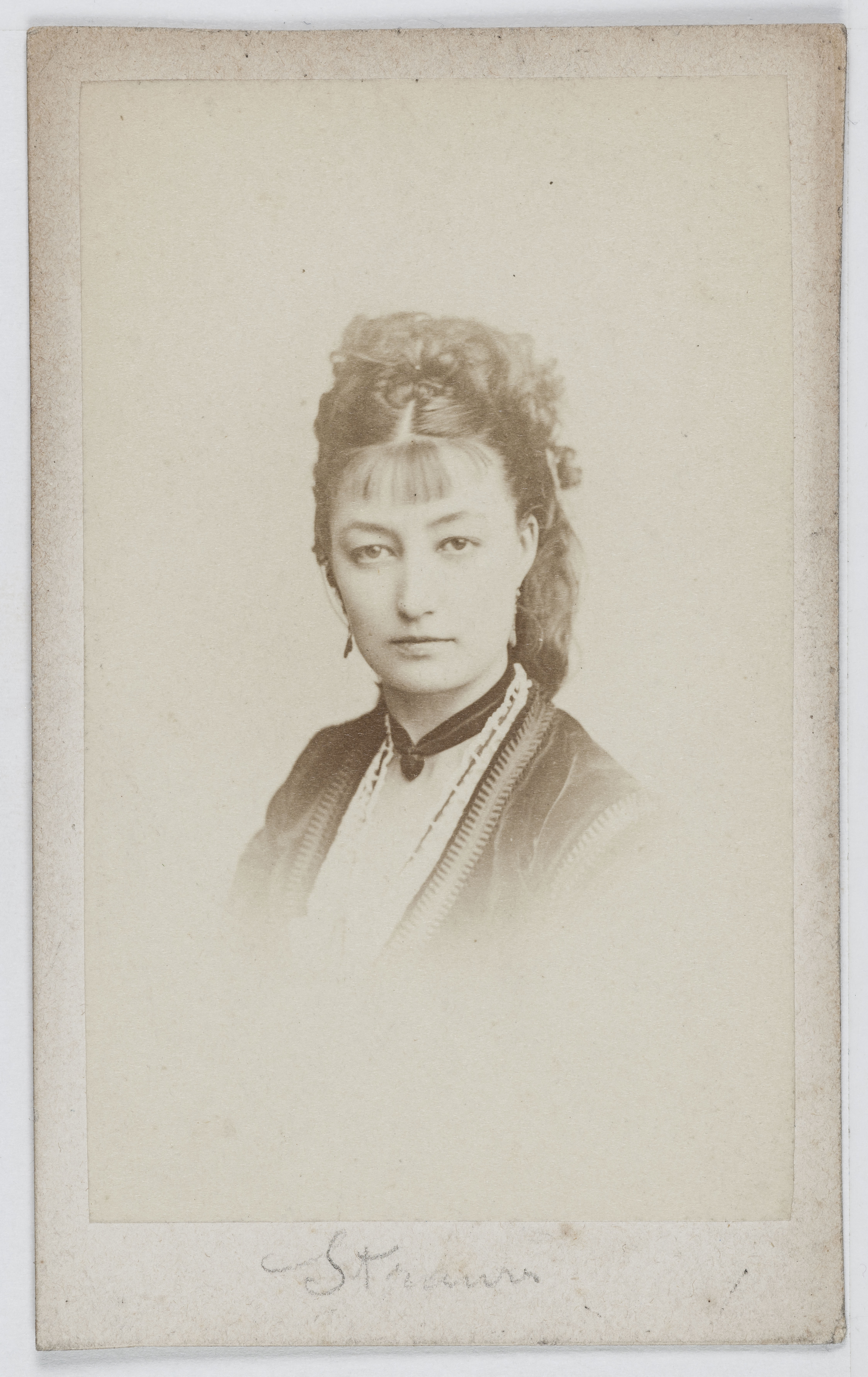 Anonyme, Portrait de Mademoiselle Strauss, danseuse anglaise au Théâtre de la Gaîté en 1863.