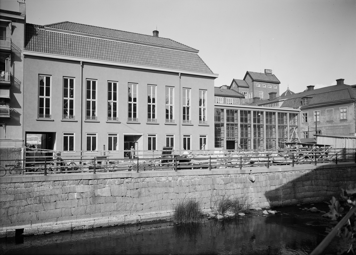 Paul Sandberg, Uppsala stadsbibliotek och Centralbadets simhall under byggnation, Östra Ågatan, Uppsala augusti 1941