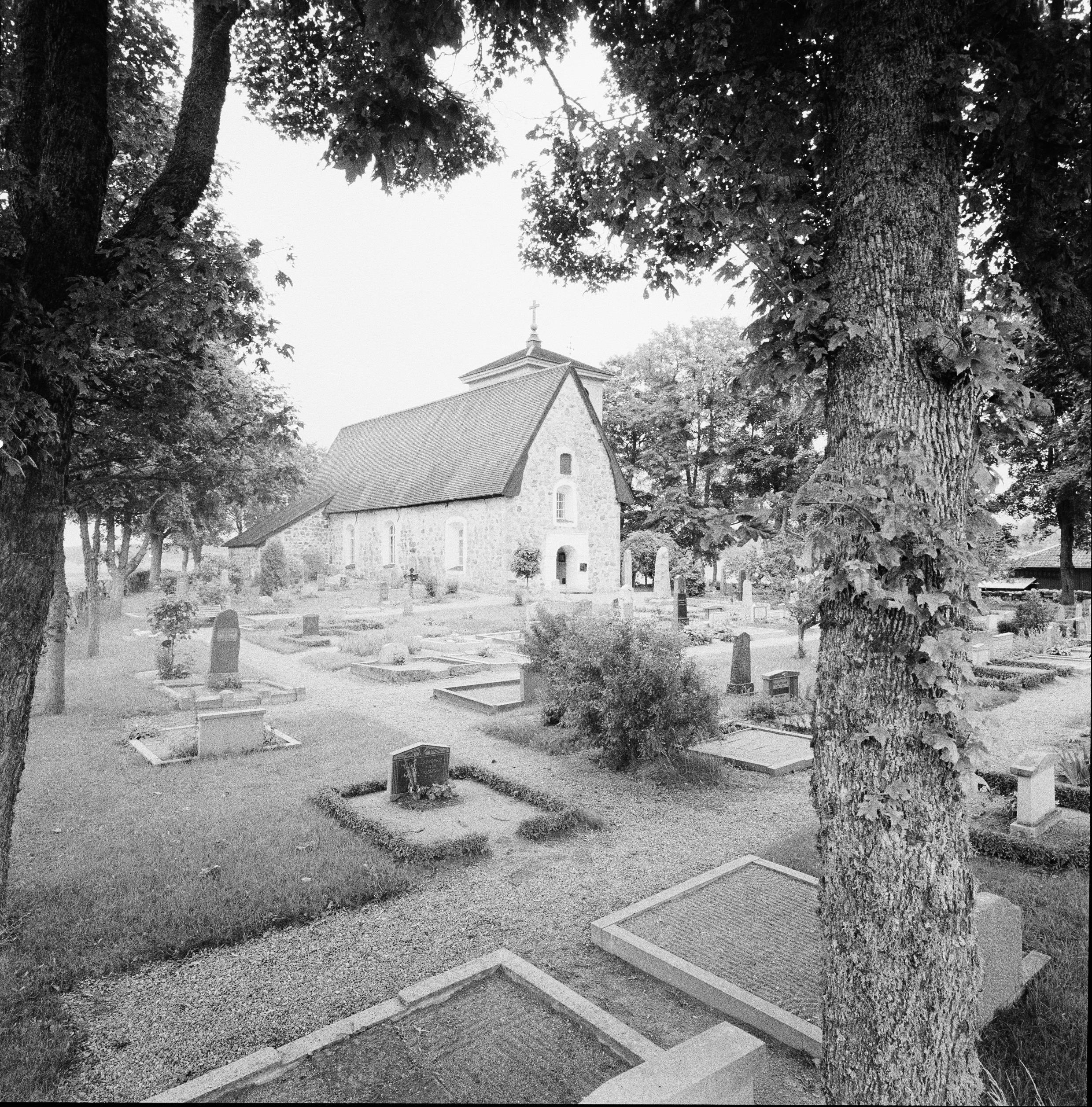 Nils Lagergren, Husby-Sjuhundra kyrka