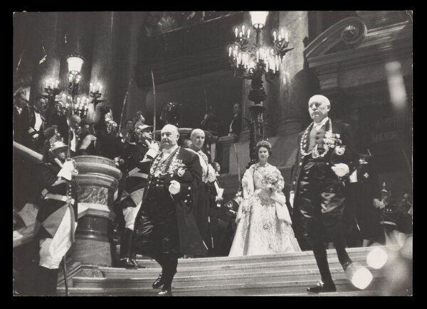 Hardy, Bert, The Queen Conquers France