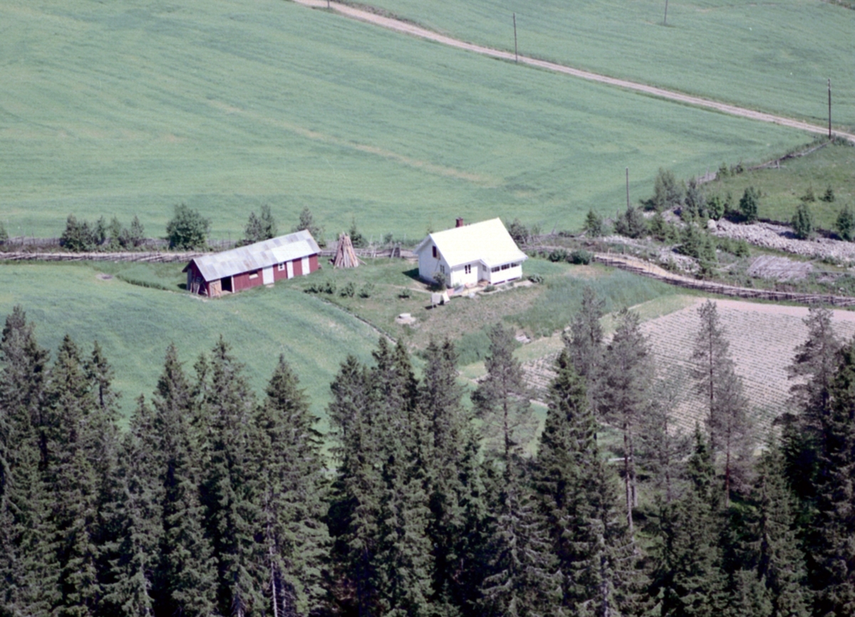Widerøes Flyveselskap A/S, Flyfoto, Løten. Furaheim (Gnr 0415-273/121). Svartbekkvegen 30