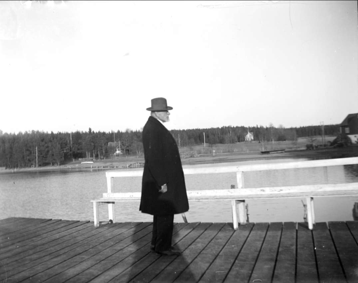 August Fredrik Schagerström, Man på brygga, Enköping maj 1930
