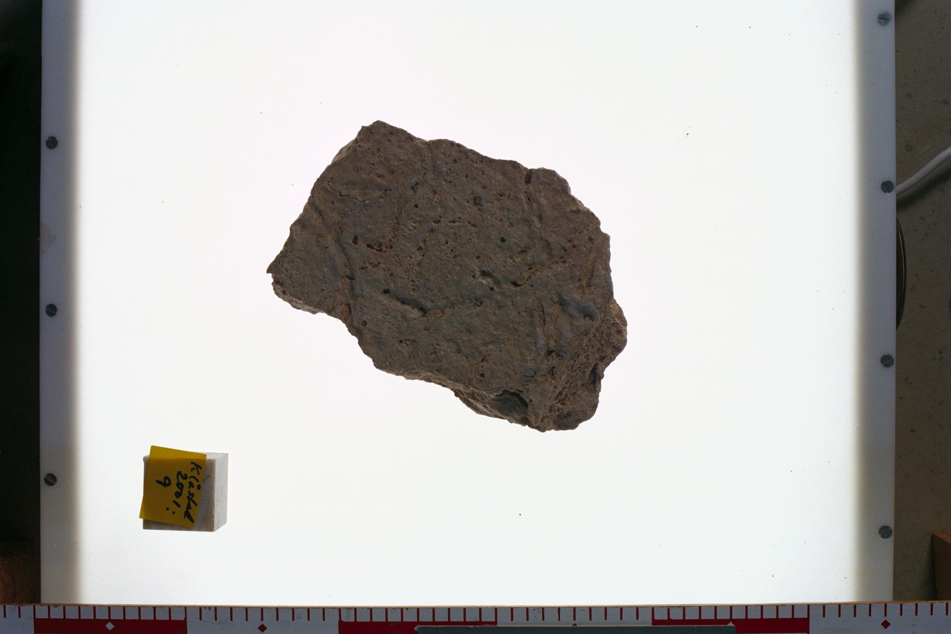 Bengt A Lundberg, ÖgNf2000 Klosterstad fragment med runor