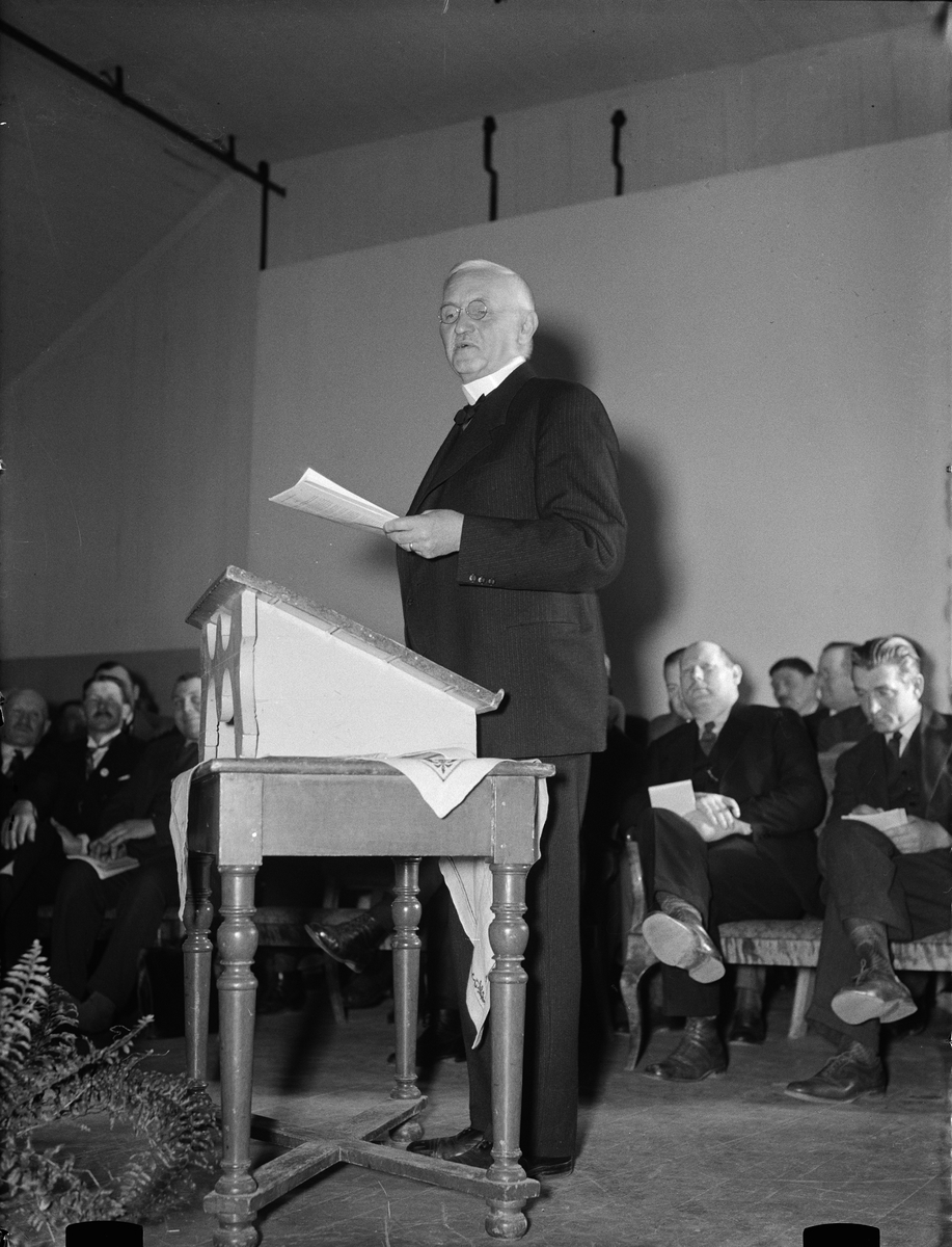 Paul Sandberg, “Arrendators Upland around decide to organize at Alundamote” - former Mayor Carl Lindhagen in the pulpit, Alunda Ordenshus, Uppland 1933