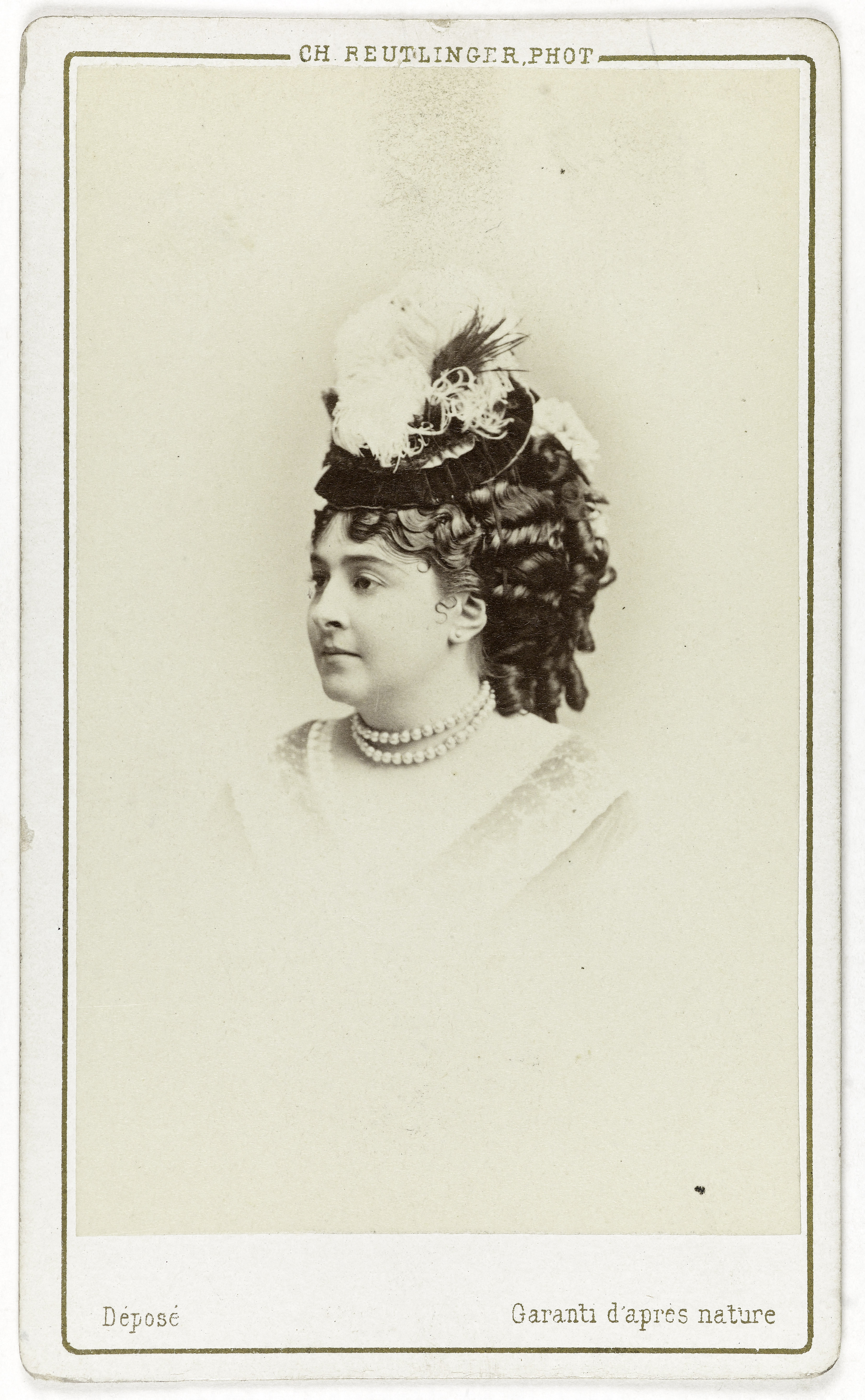 Charles Reutlinger, Portrait en buste de Céline Montaland (1843-1891), actrice de théâtre.