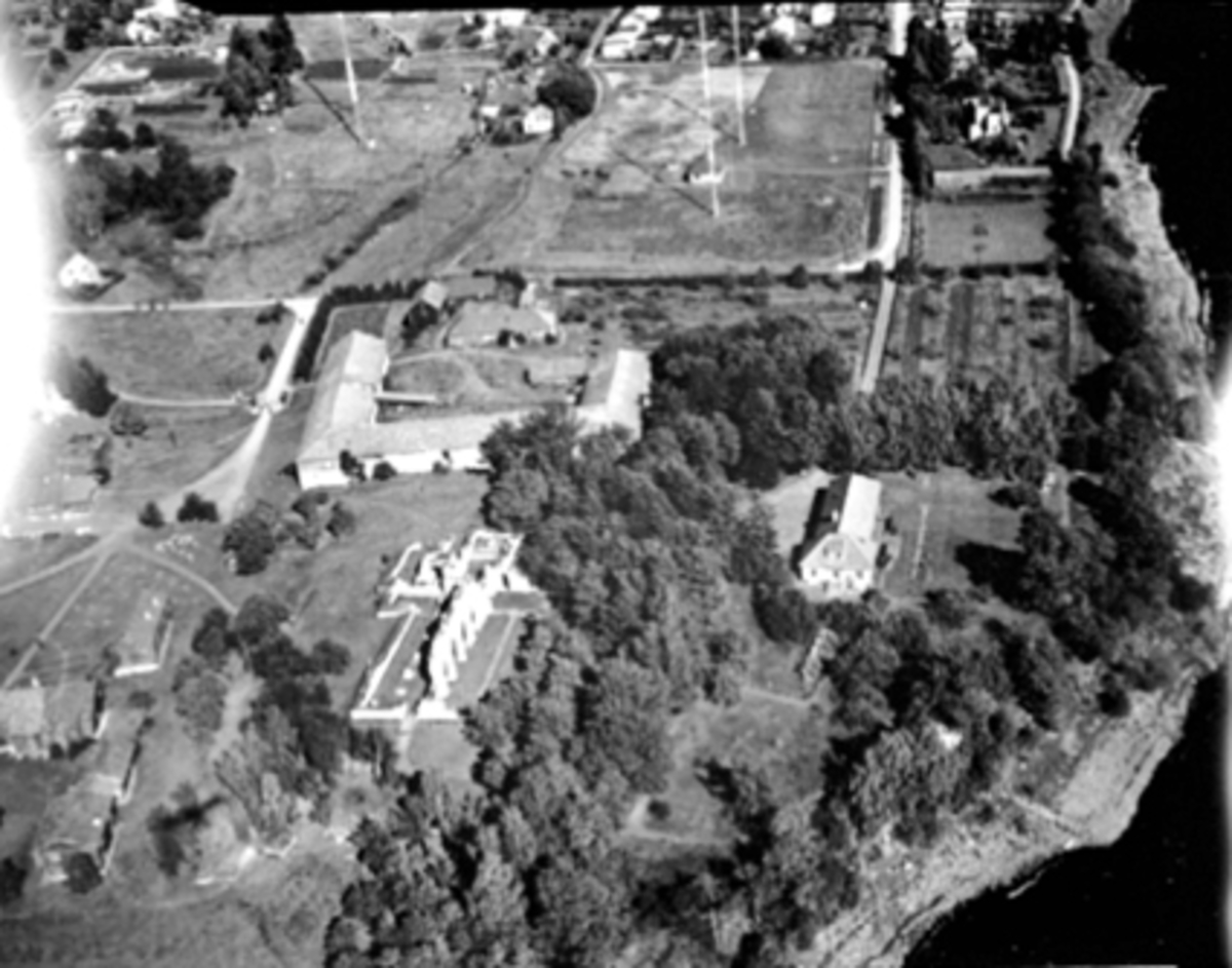 Anno Domkirkeodden, FLYFOTO AV DOMKIRKEODDEN OG NRK TOMTA, NORSK RIKSKRINGKASTING MED RADIOMASTER, HEDMARKSMUSEET OG DOMKIRKEODDEN
