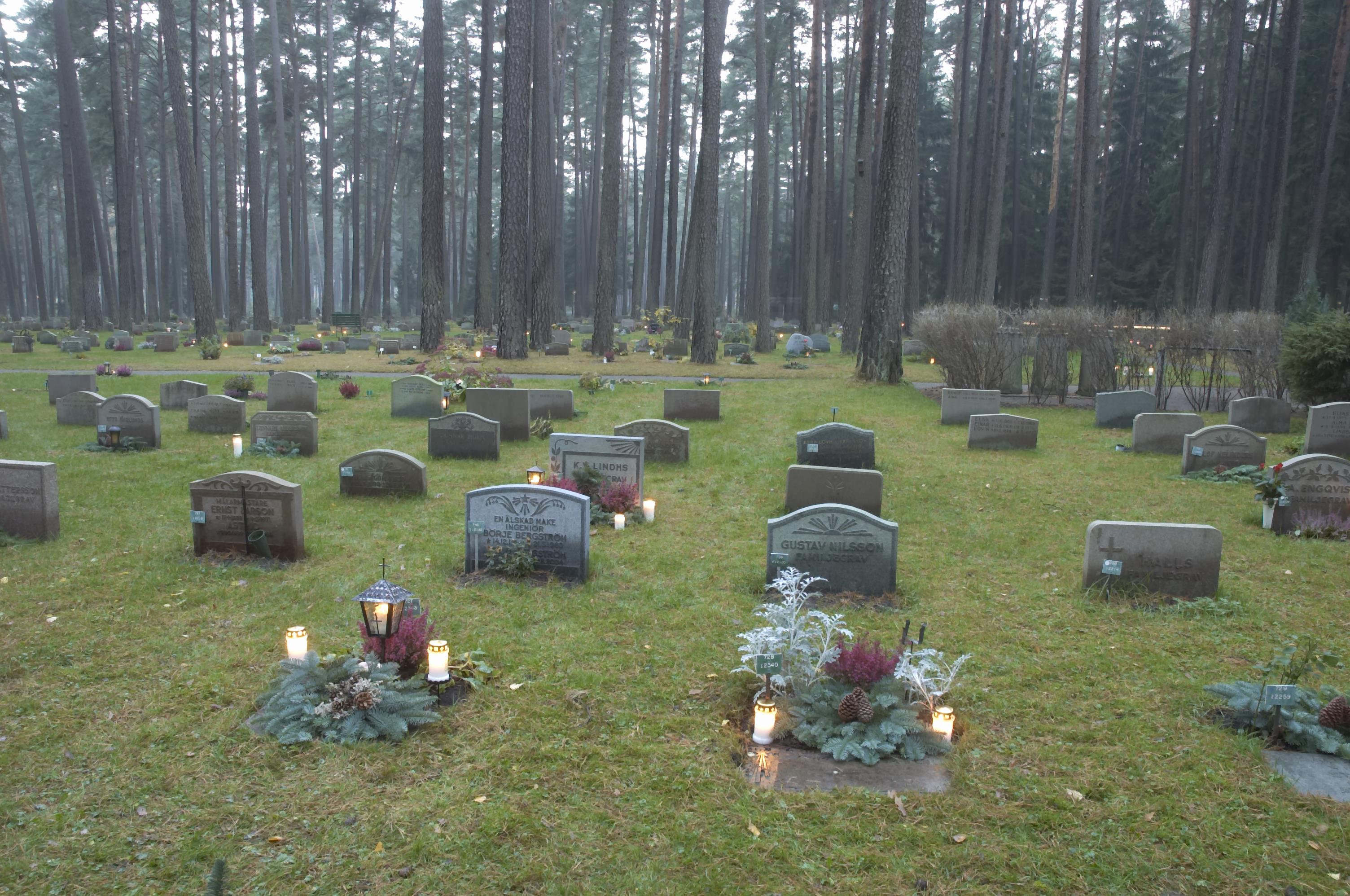 Bengt A Lundberg, Skogskyrkogården