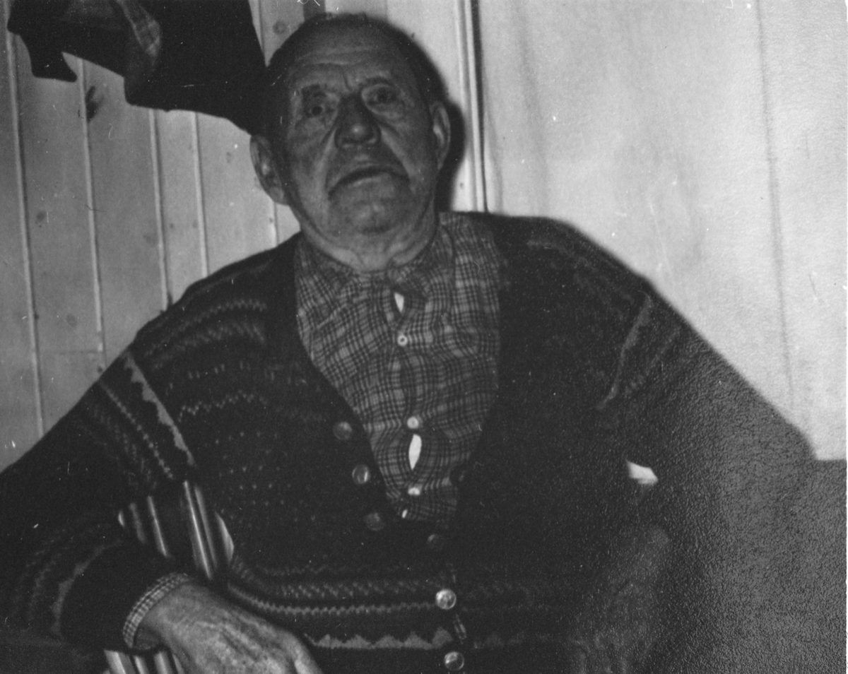 O. Rustand F: F. Reportasje, Portrett av Julius Simensen (25.1.1877-10.9.1961)