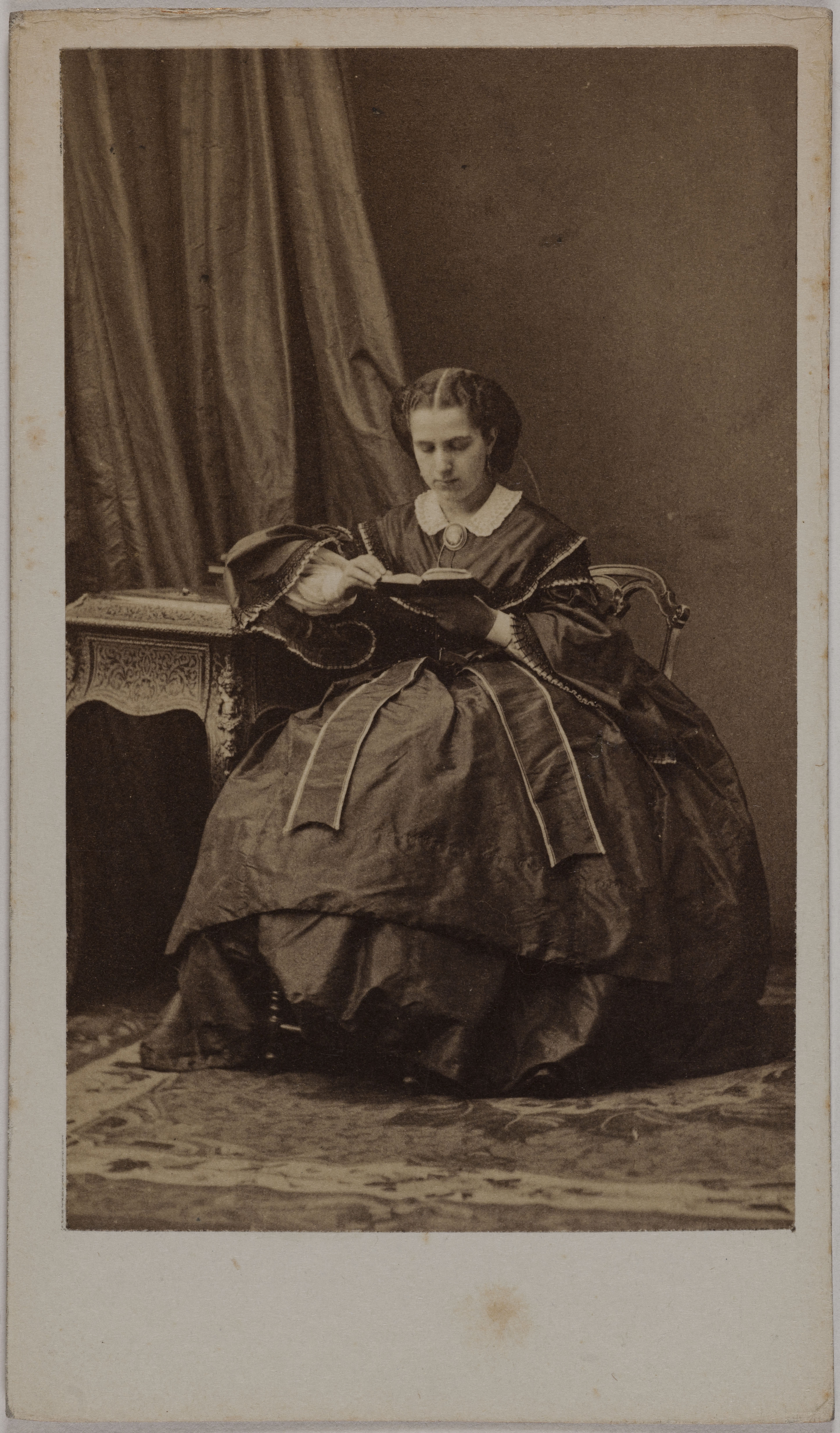André-Adolphe-Eugène Disdéri, Portrait d'Arrene (actrice au Théâtre des Variétés)