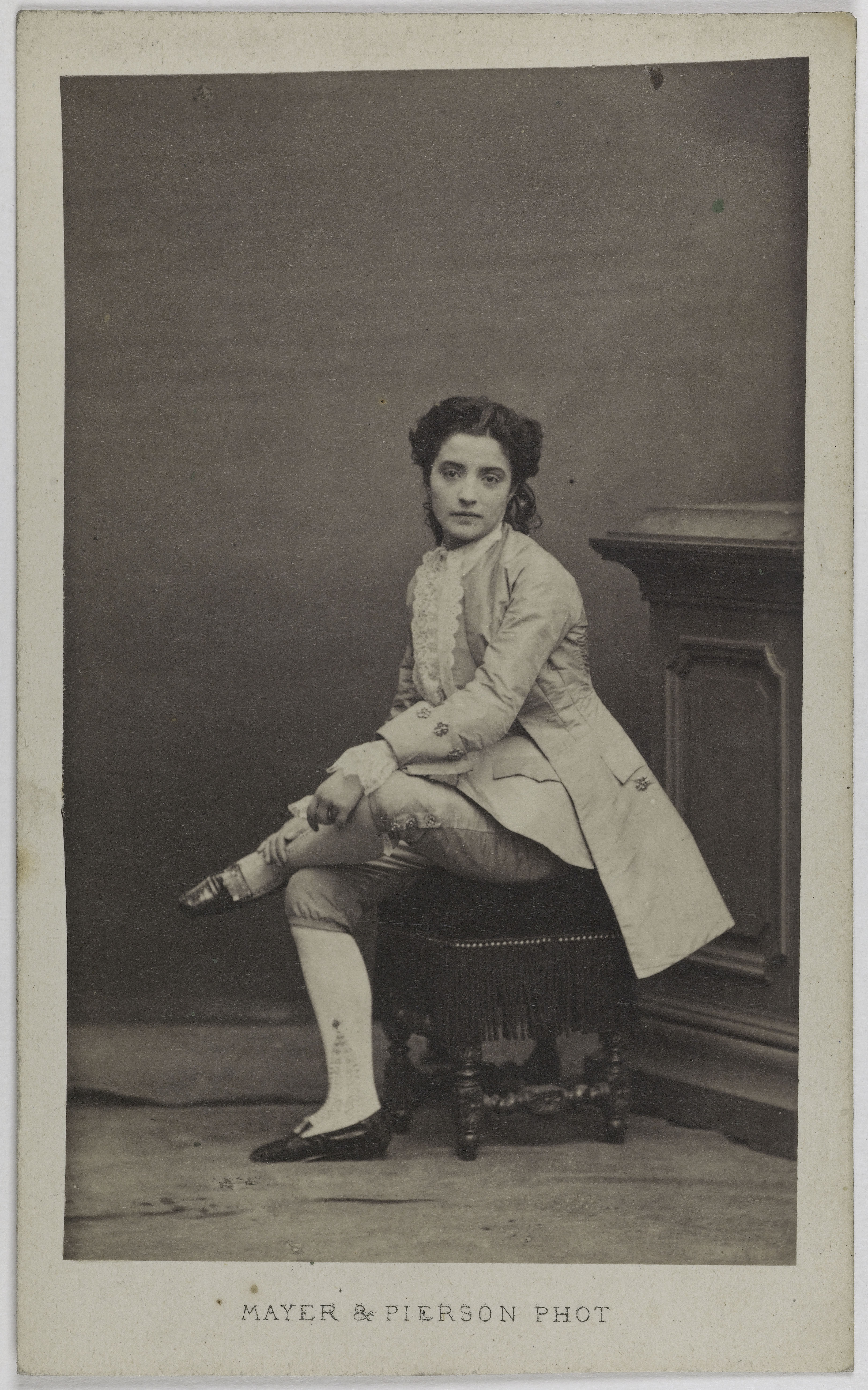 Mayer Frères et Pierson, Portrait de Julia Zoé Pfotzer, (actrice)