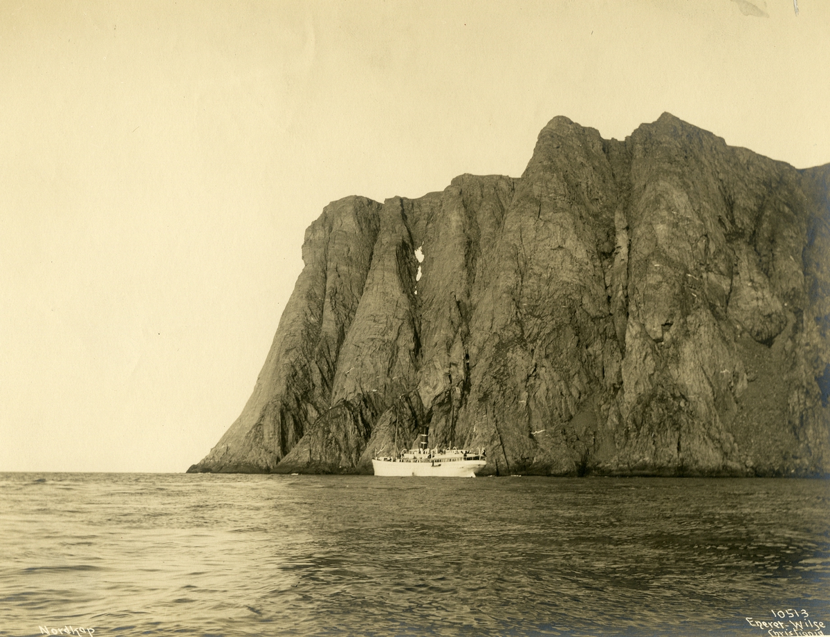 Anders Beer Wilse, Skip ved Nordkap.