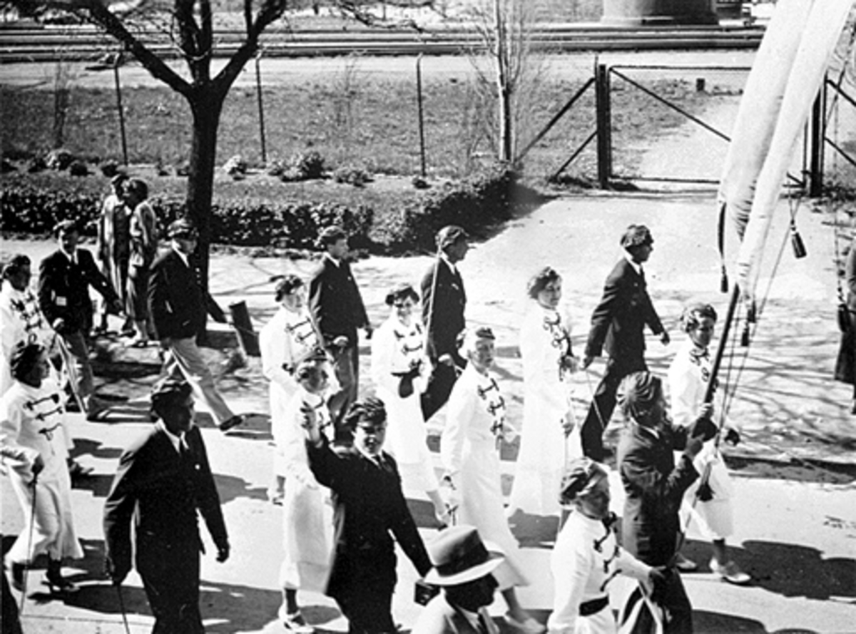 Anno Domkirkeodden, RUSSETOG PASSERER STRANDGT. 15, 17 MAI