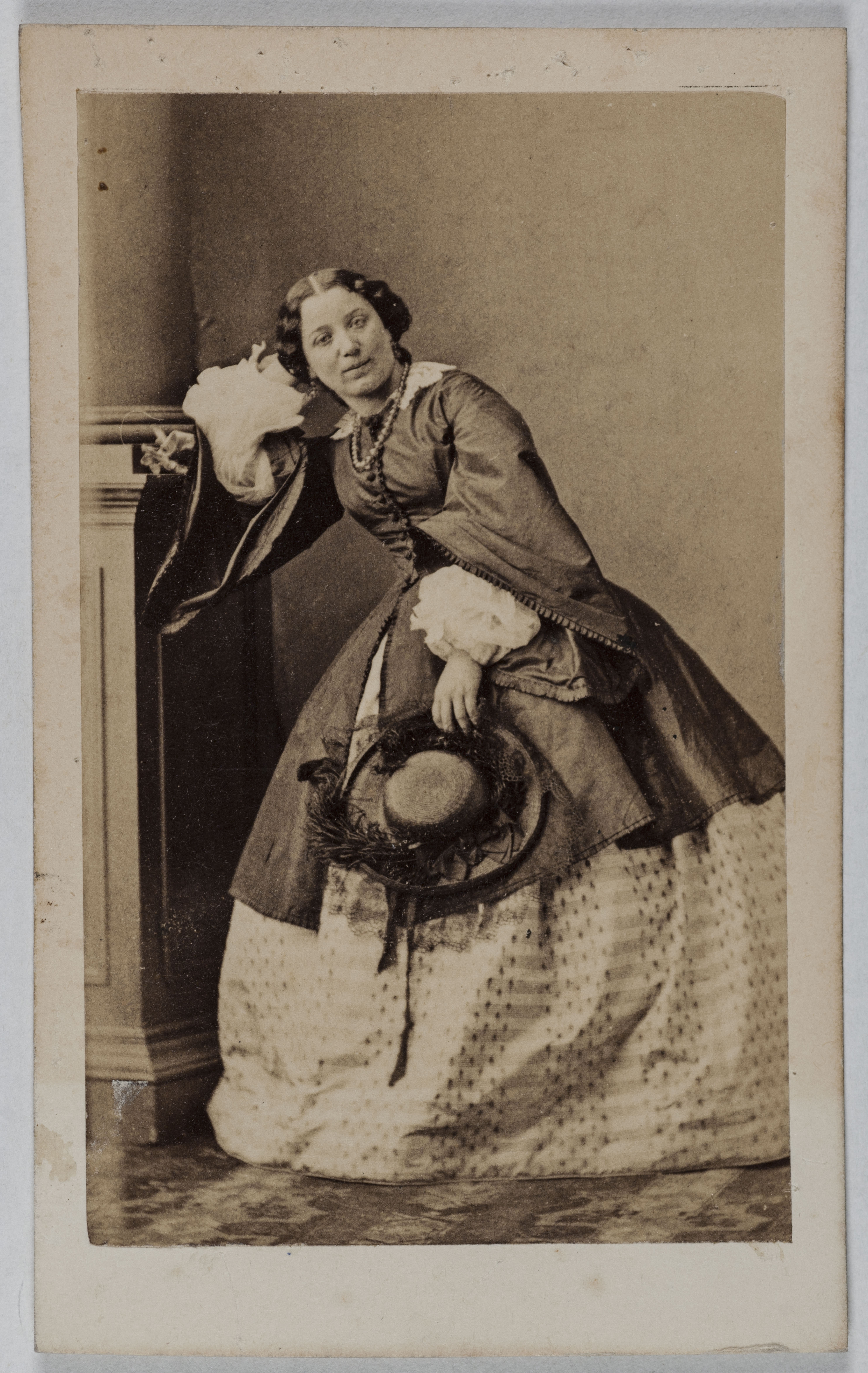 Disderi & Cie, Portrait de Delphine Fix (épouse Salvador), (1831-1864), (actrice)