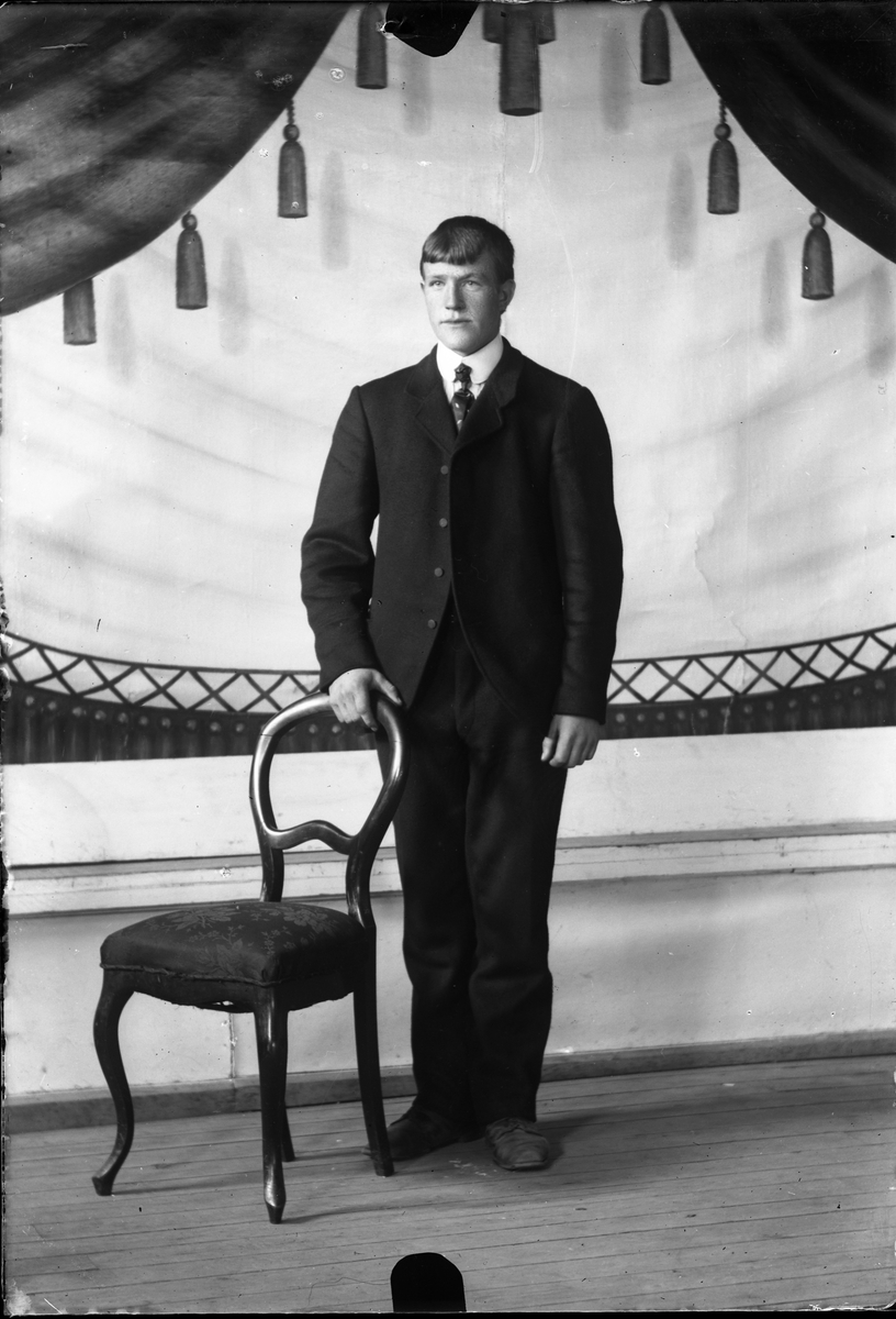 Oscar Holte, portrett, person, klær,