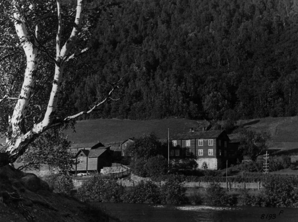 Anders Beer Wilse, Gården Blekstad på Otta fotografert i 1937. Gården brant under krigen.
