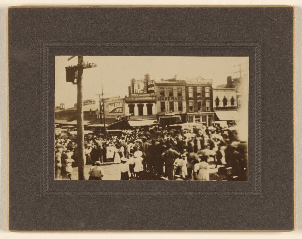 Unknown, [Street scene with a large crowd, locale unknown]