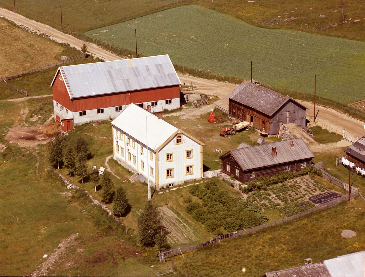 Widerøes Flyveselskap A/S, Gårdsbruk.