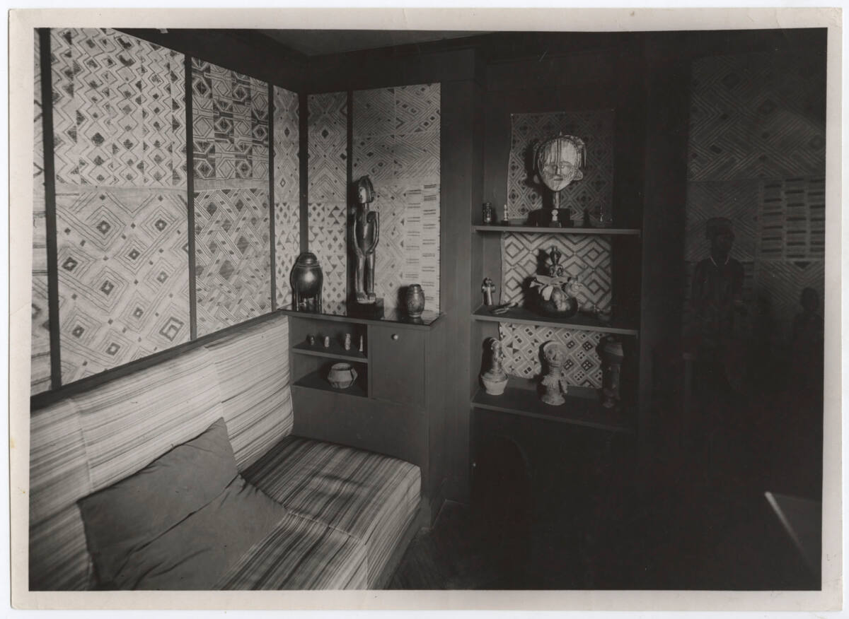 Anonym, Haus Tristan Tzara, Paris XVIII, 15, Avenue Junot, Frankreich, Ecke im Salon