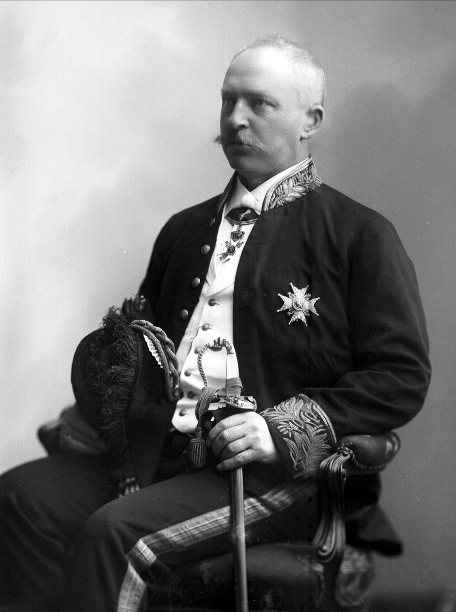 Gustav Borgen, Portrett, Anton Wilhelm Rosing Scheel (1840-1910), i uniform som høyesterettsassessor.